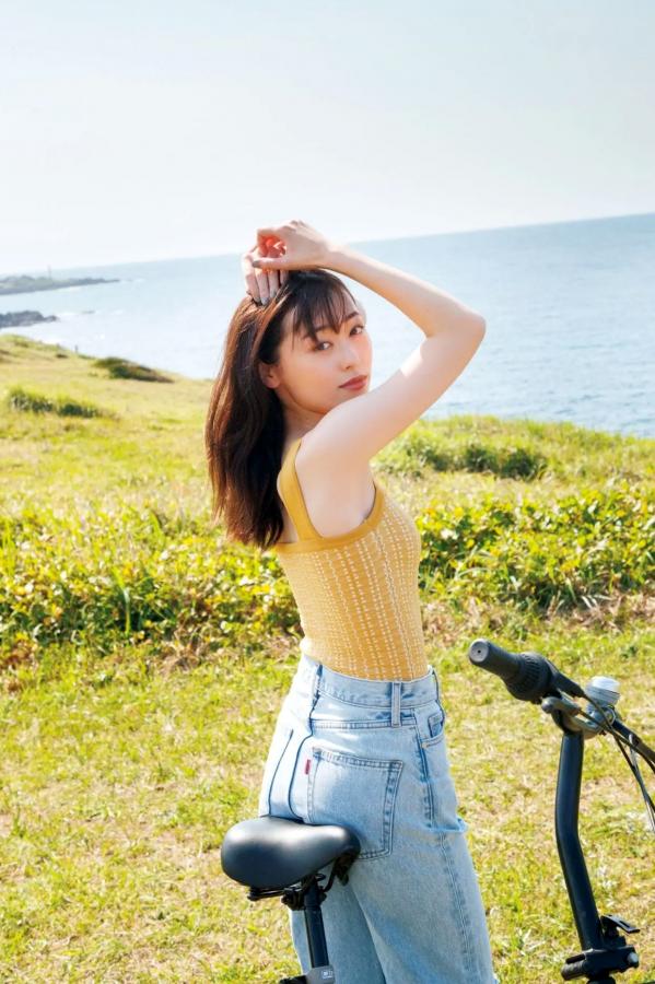 福原遥  福原遥《gift》写真：日系清新治愈系户外草地泳池美照第20张图片