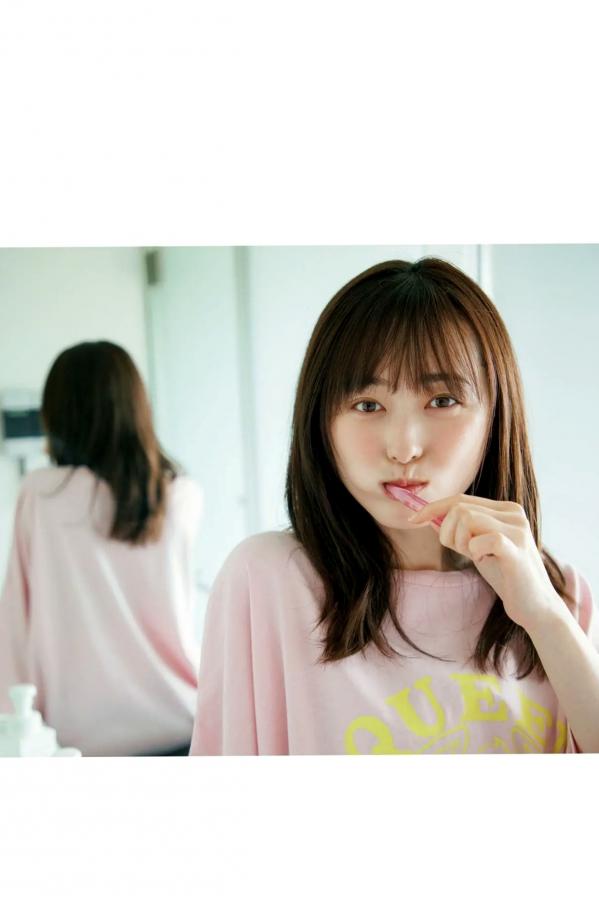 福原遥  福原遥《gift》写真：日系清新治愈系户外草地泳池美照第23张图片