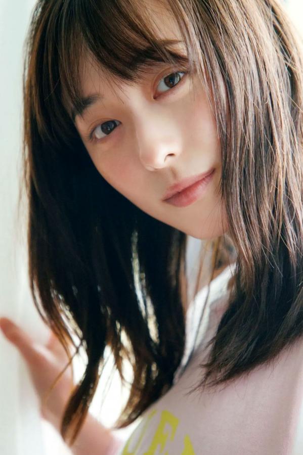 福原遥  福原遥《gift》写真：日系清新治愈系户外草地泳池美照第24张图片