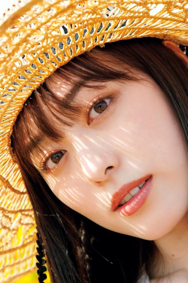 福原遥  福原遥《gift》写真：日系清新治愈系户外草地泳池美照第38张图片