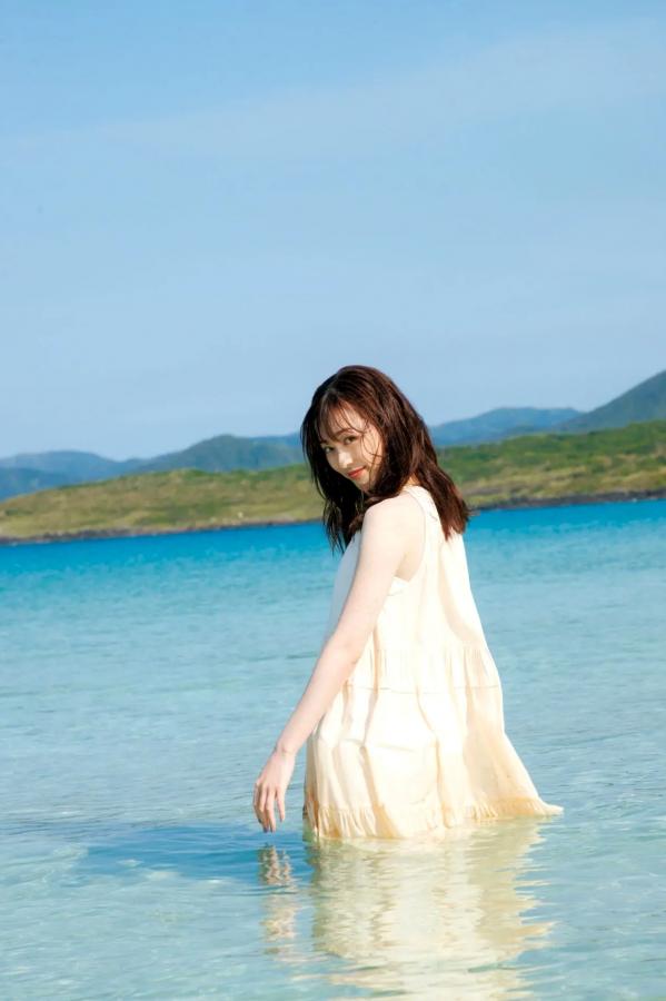 福原遥  福原遥《gift》写真：日系清新治愈系户外草地泳池美照第43张图片