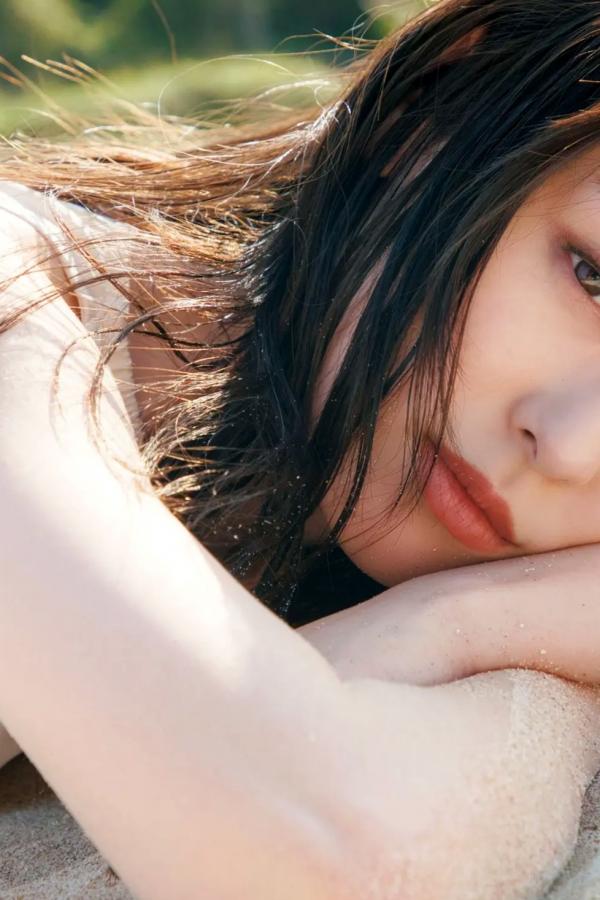 福原遥  福原遥《gift》写真：日系清新治愈系户外草地泳池美照第46张图片