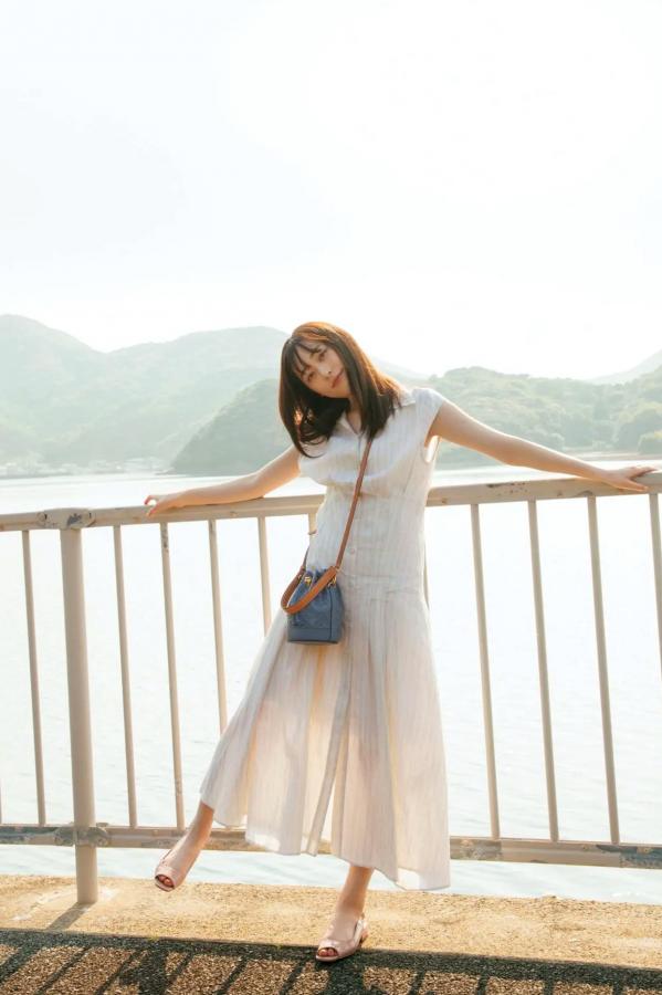 福原遥  福原遥《gift》写真：日系清新治愈系户外草地泳池美照第48张图片