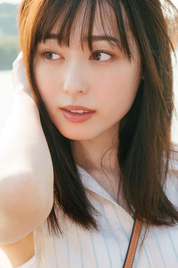 福原遥  福原遥《gift》写真：日系清新治愈系户外草地泳池美照第49张图片