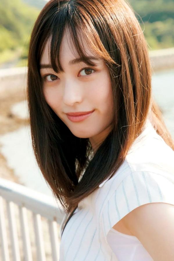 福原遥  福原遥《gift》写真：日系清新治愈系户外草地泳池美照第50张图片