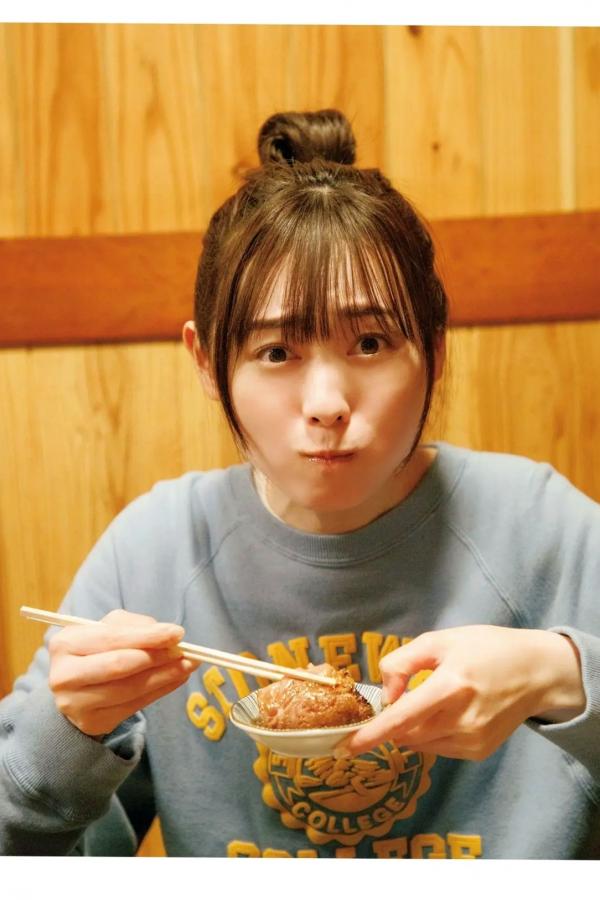 福原遥  福原遥《gift》写真：日系清新治愈系户外草地泳池美照第56张图片