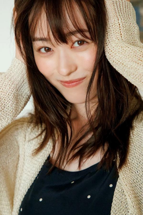 福原遥  福原遥《gift》写真：日系清新治愈系户外草地泳池美照第59张图片