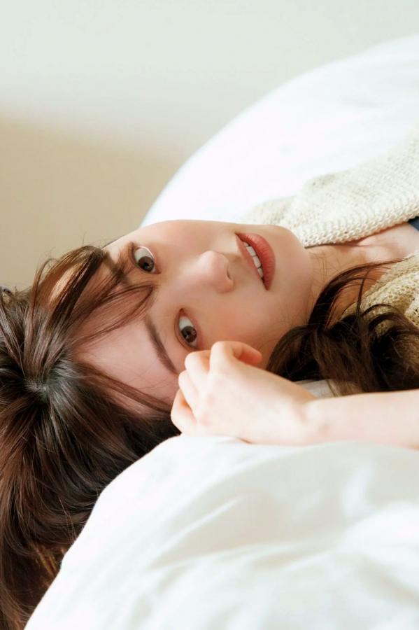 福原遥  福原遥《gift》写真：日系清新治愈系户外草地泳池美照第64张图片