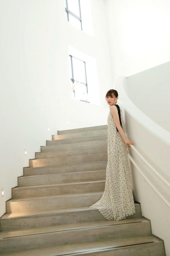 福原遥  福原遥《gift》写真：日系清新治愈系户外草地泳池美照第65张图片