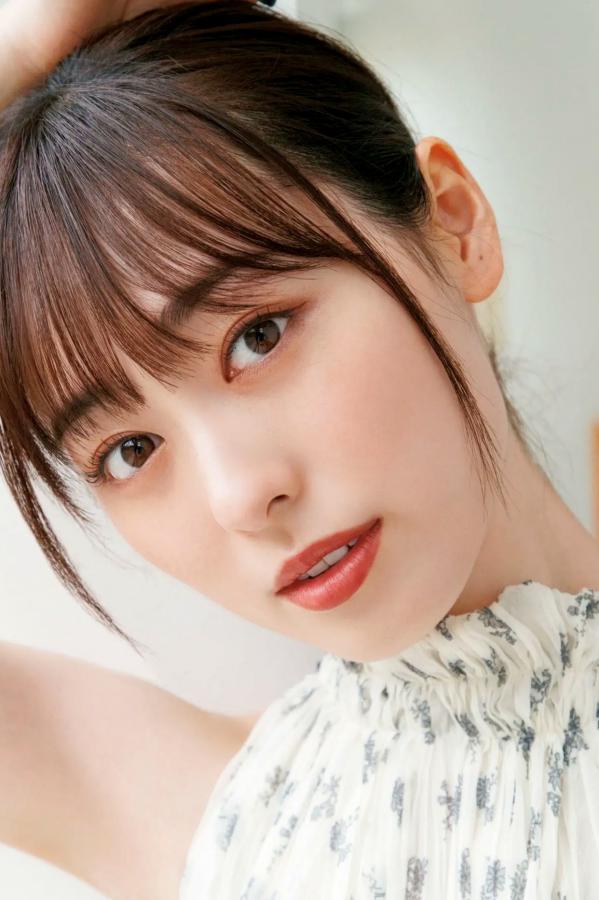 福原遥  福原遥《gift》写真：日系清新治愈系户外草地泳池美照第66张图片