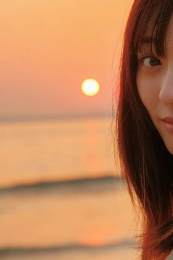 福原遥  福原遥《gift》写真：日系清新治愈系户外草地泳池美照第75张图片