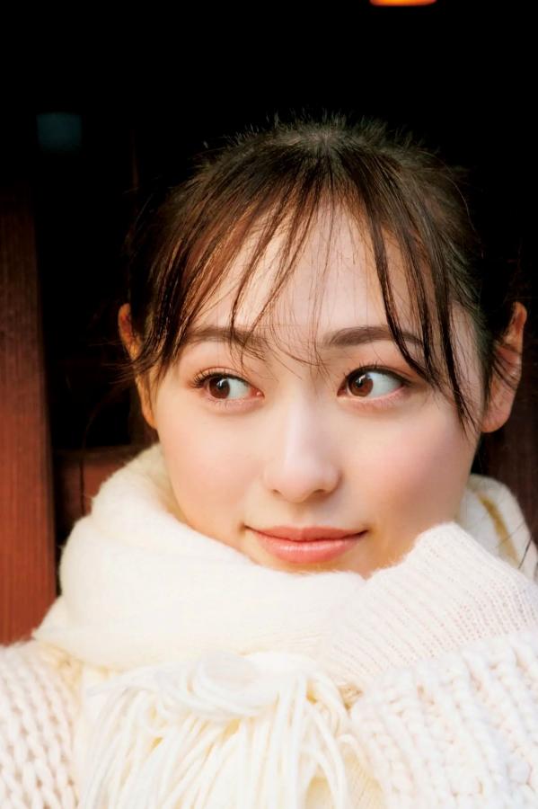 福原遥  福原遥《gift》写真：日系清新治愈系户外草地泳池美照第83张图片