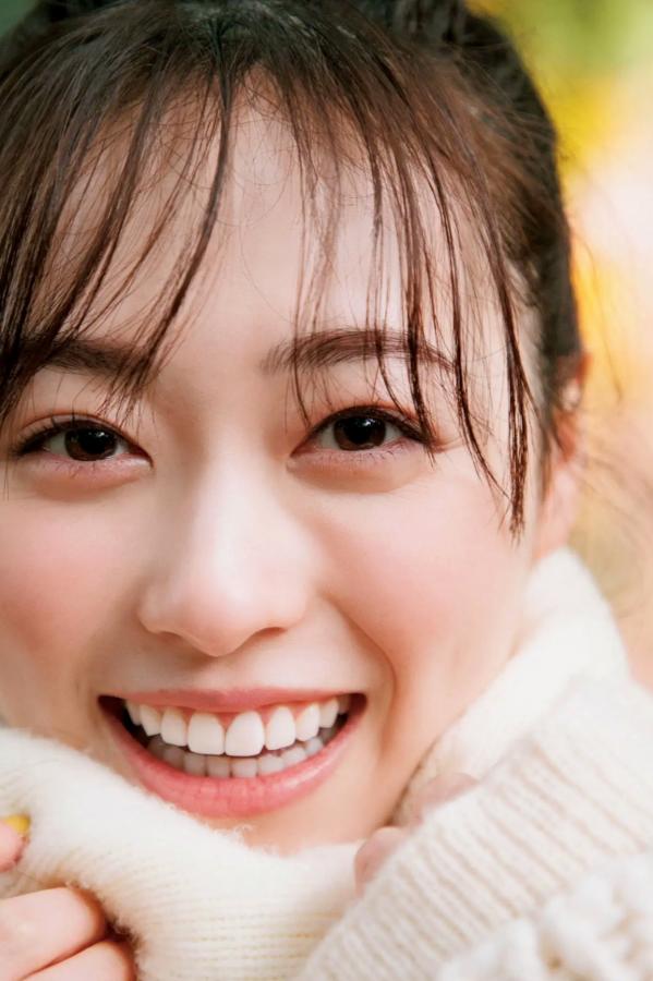 福原遥  福原遥《gift》写真：日系清新治愈系户外草地泳池美照第90张图片