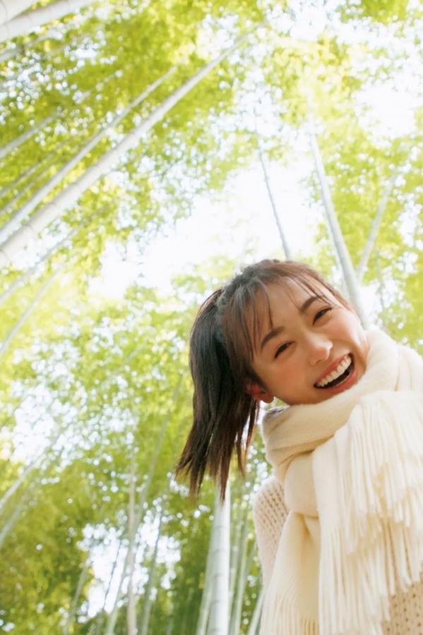 福原遥  福原遥《gift》写真：日系清新治愈系户外草地泳池美照第92张图片
