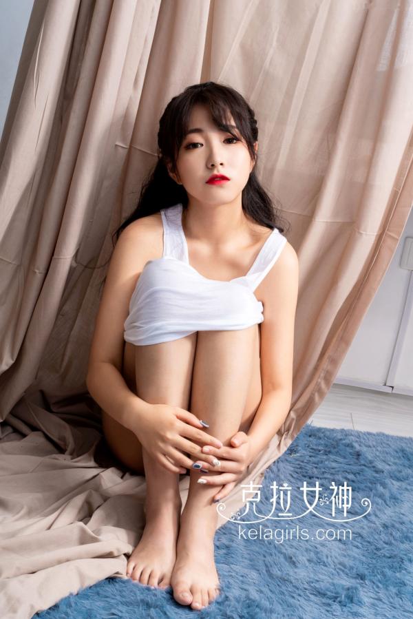 雨瞳Yoyo   KelaGirls克拉女神-YOYO-《高耸入云》居家私房写真，简约背心勾勒傲人曲线第5张图片