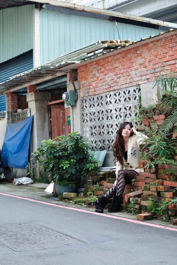 卢小彧   台湾正妹模特Pink《永春街外拍》清新街拍写真集，邻家女孩甜美自然气质魅力，极品百变女神户外随拍第10张图片