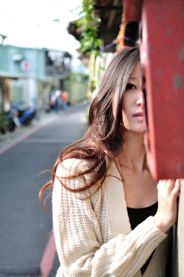 卢小彧   台湾正妹模特Pink《永春街外拍》清新街拍写真集，邻家女孩甜美自然气质魅力，极品百变女神户外随拍第13张图片