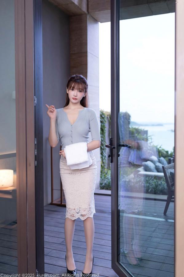 陆萱萱 萱萱Cecilia XiuRen秀人网-10757-陆萱萱-灰色针织衫搭配白色内衣 居家私房性感写真第8张图片