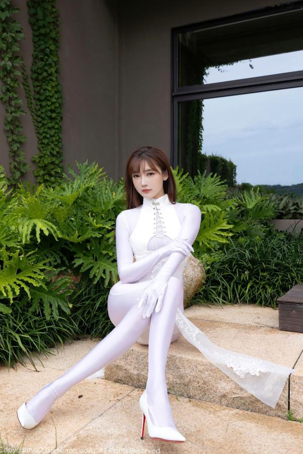 陆萱萱 萱萱Cecilia  XiuRen秀人网 陆萱萱 纯欲白丝连体旗袍 户外与室内私房性感美臀诱惑写真第11张图片