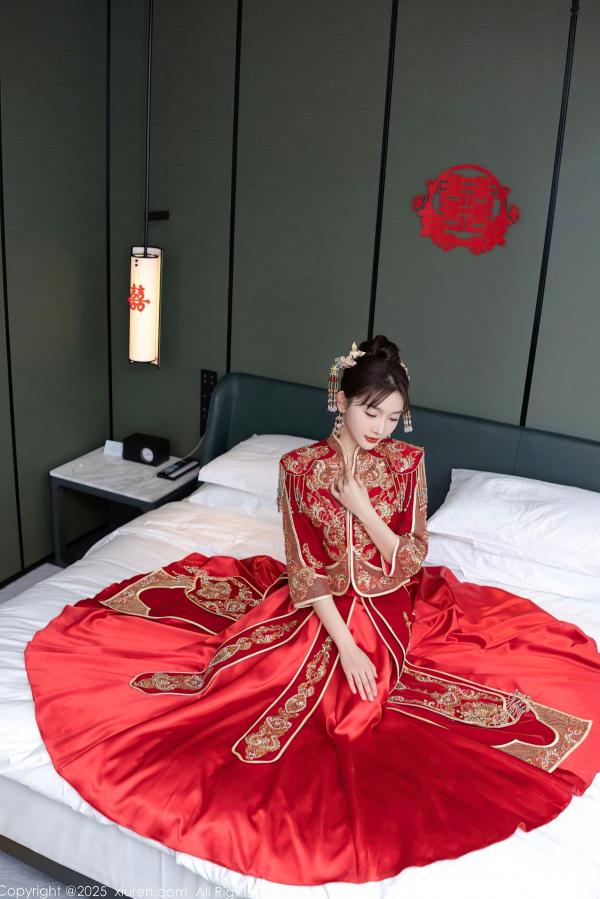 陆萱萱 萱萱Cecilia  XiuRen秀人网9770陆萱萱：中式复古红嫁衣新娘装，温婉气质与私房性感诱惑，绝美大尺度写真，2025.01.16第3张图片