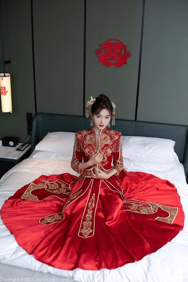 陆萱萱 萱萱Cecilia  XiuRen秀人网9770陆萱萱：中式复古红嫁衣新娘装，温婉气质与私房性感诱惑，绝美大尺度写真，2025.01.16第5张图片