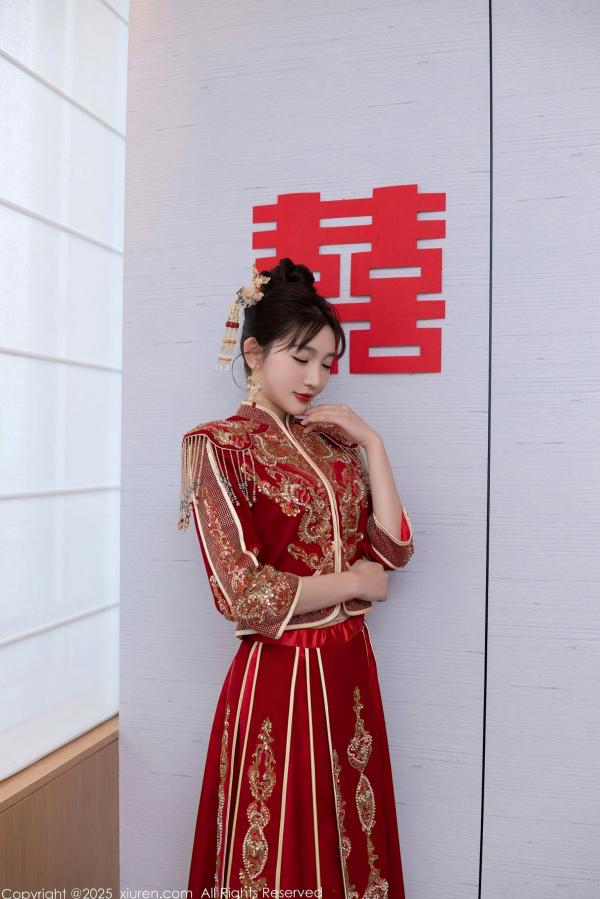 陆萱萱 萱萱Cecilia  XiuRen秀人网9770陆萱萱：中式复古红嫁衣新娘装，温婉气质与私房性感诱惑，绝美大尺度写真，2025.01.16第8张图片