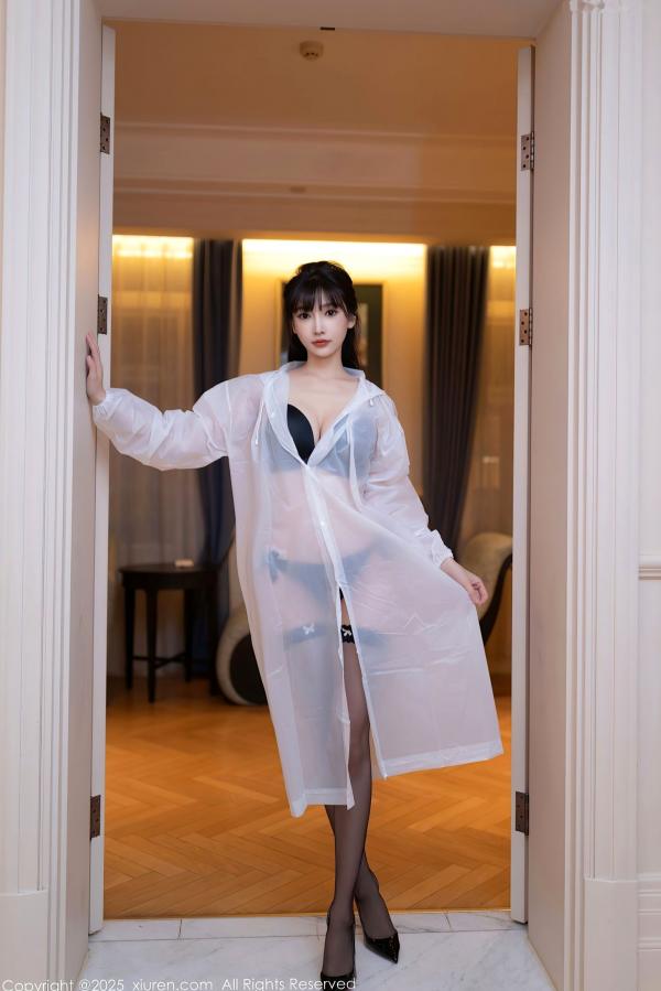 陆萱萱 萱萱Cecilia  XiuRen秀人网-9700-陆萱萱-黑色内衣吊带袜诱惑写真，轻透雨衣披覆尽显冷艳私房美感，修长美腿极尽性感第17张图片