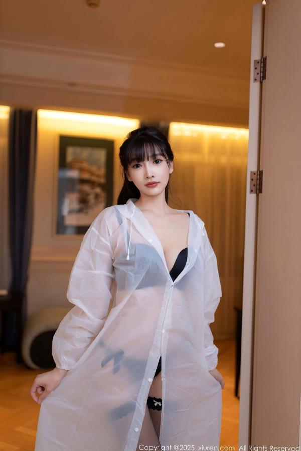 陆萱萱 萱萱Cecilia  XiuRen秀人网-9700-陆萱萱-黑色内衣吊带袜诱惑写真，轻透雨衣披覆尽显冷艳私房美感，修长美腿极尽性感第20张图片