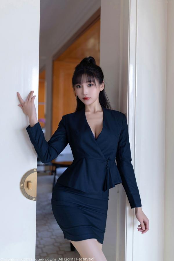 陆萱萱 萱萱Cecilia  秀人网-9263-陆萱萱-OL深蓝制服职场诱惑，蓝色内衣搭配肉丝私房写真，极致迷人御姐气质-2024.10.10第2张图片