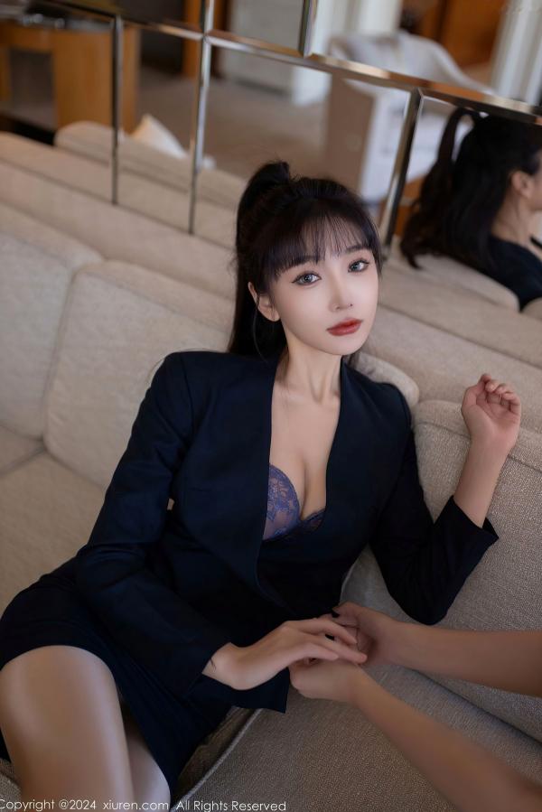 陆萱萱 萱萱Cecilia  秀人网-9263-陆萱萱-OL深蓝制服职场诱惑，蓝色内衣搭配肉丝私房写真，极致迷人御姐气质-2024.10.10第18张图片