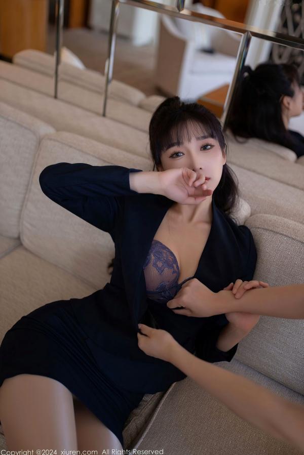 陆萱萱 萱萱Cecilia  秀人网-9263-陆萱萱-OL深蓝制服职场诱惑，蓝色内衣搭配肉丝私房写真，极致迷人御姐气质-2024.10.10第19张图片