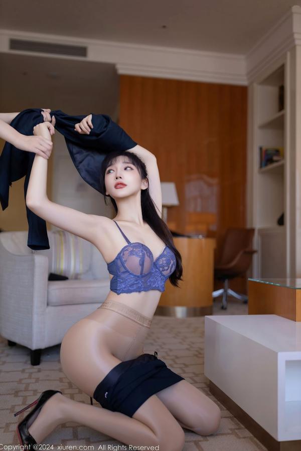 陆萱萱 萱萱Cecilia  秀人网-9263-陆萱萱-OL深蓝制服职场诱惑，蓝色内衣搭配肉丝私房写真，极致迷人御姐气质-2024.10.10第31张图片