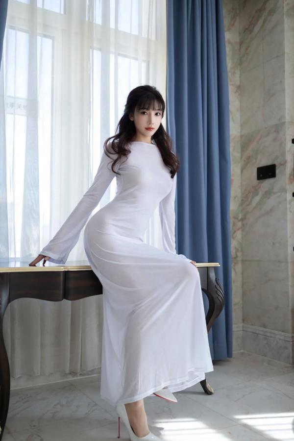 陆萱萱 萱萱Cecilia  陆萱萱 - 纯白透视礼服性感私房照，优雅女神光影间展现迷人曲线 [80P]第3张图片