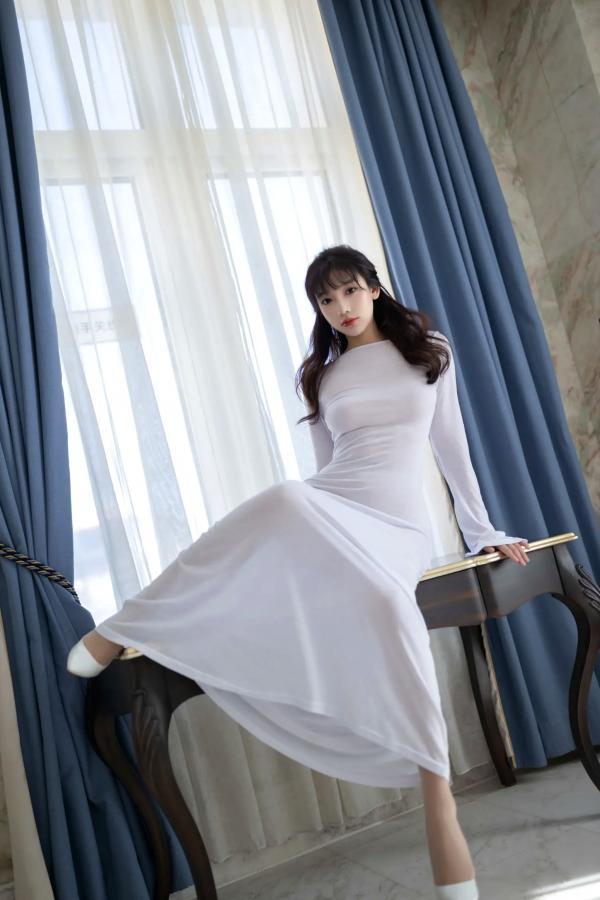 陆萱萱 萱萱Cecilia  陆萱萱 - 纯白透视礼服性感私房照，优雅女神光影间展现迷人曲线 [80P]第5张图片