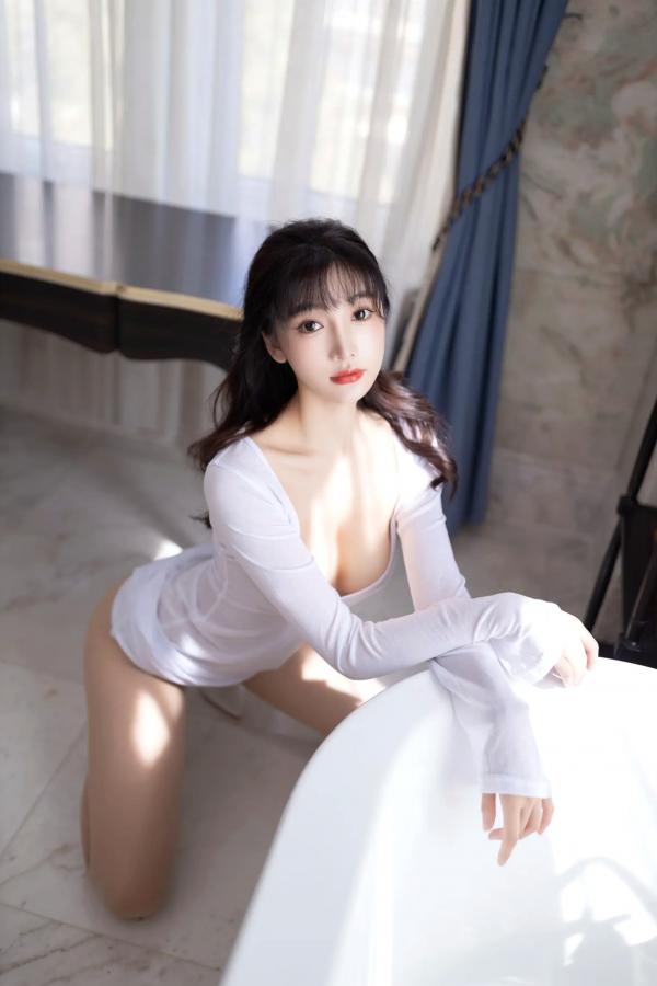 陆萱萱 萱萱Cecilia  陆萱萱 - 纯白透视礼服性感私房照，优雅女神光影间展现迷人曲线 [80P]第42张图片
