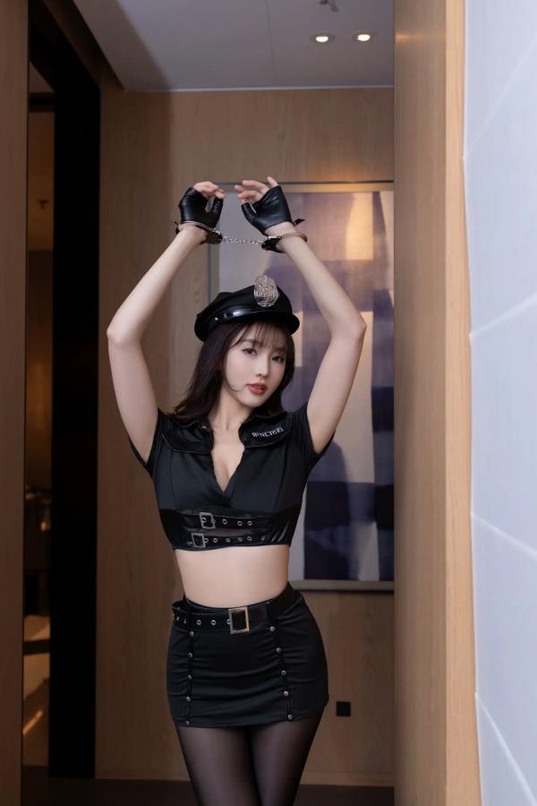 陆萱萱 萱萱Cecilia  陆萱萱制服诱惑私房写真：迷人警花与性感蕾丝内衣，黑丝美腿极致诱惑[91P]第4张图片