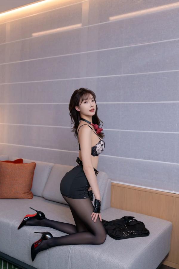 陆萱萱 萱萱Cecilia  陆萱萱制服诱惑私房写真：迷人警花与性感蕾丝内衣，黑丝美腿极致诱惑[91P]第45张图片