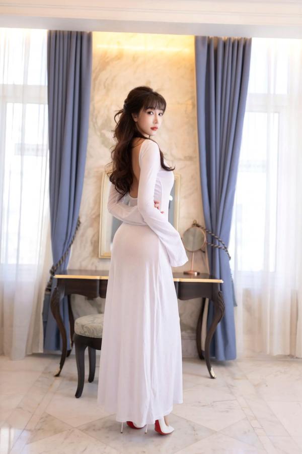 陆萱萱 萱萱Cecilia  陆萱萱魅惑肉丝私房大片：室内居家唯美白衣丝袜诱惑写真[80P]第1张图片