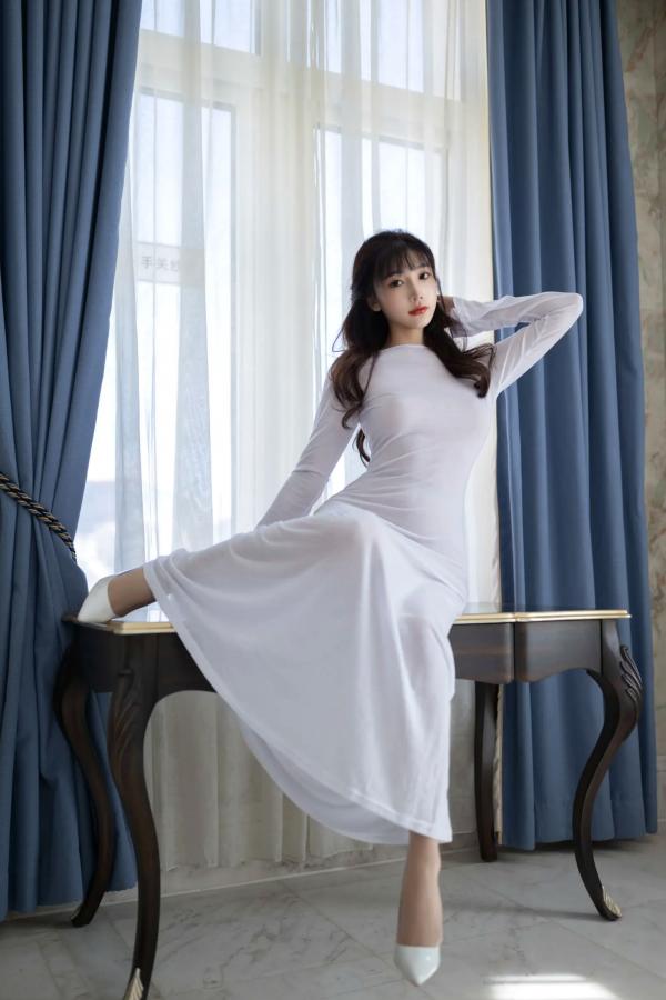 陆萱萱 萱萱Cecilia  陆萱萱魅惑肉丝私房大片：室内居家唯美白衣丝袜诱惑写真[80P]第6张图片