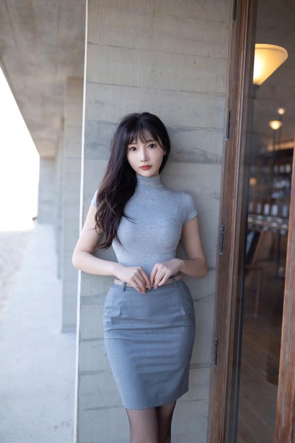 陆萱萱 萱萱Cecilia  陆萱萱 灰色紧身OL制服诱惑与紫色私房内衣大尺度写真[90P]第5张图片