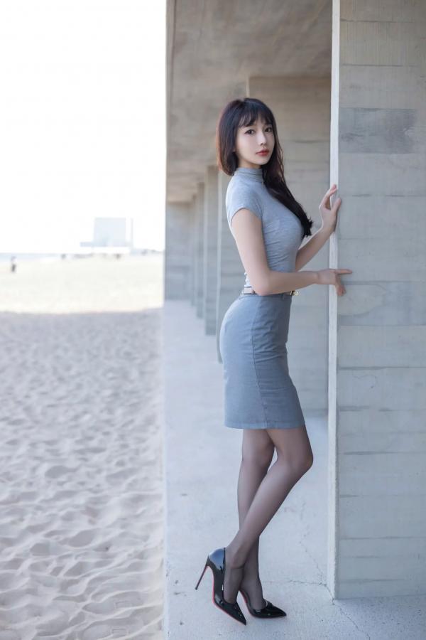 陆萱萱 萱萱Cecilia  陆萱萱 灰色紧身OL制服诱惑与紫色私房内衣大尺度写真[90P]第8张图片