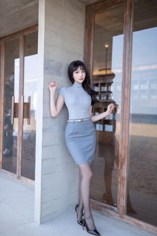 陆萱萱 萱萱Cecilia  陆萱萱 灰色紧身OL制服诱惑与紫色私房内衣大尺度写真[90P]第9张图片
