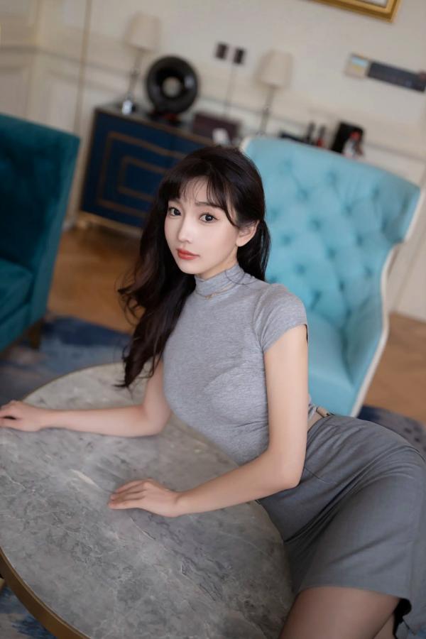 陆萱萱 萱萱Cecilia  陆萱萱 灰色紧身OL制服诱惑与紫色私房内衣大尺度写真[90P]第16张图片
