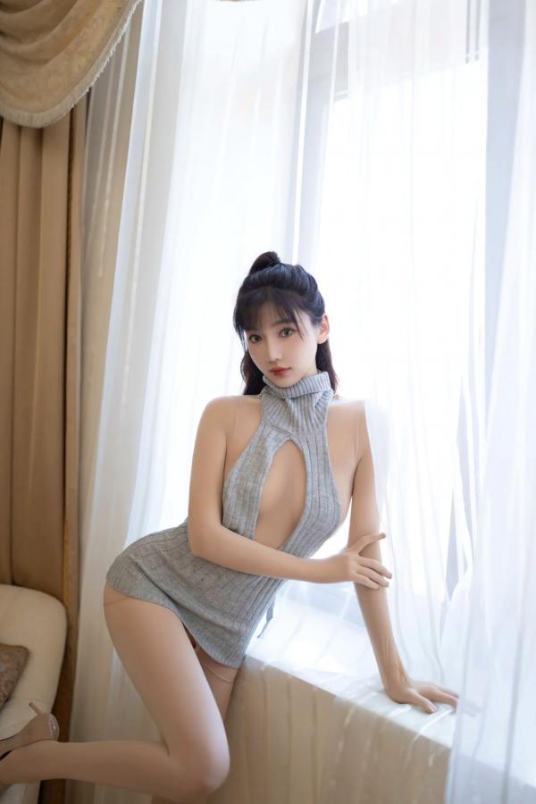 陆萱萱 萱萱Cecilia  陆萱萱肉色连体衣私房写真，极致诱惑的室内气质女神大尺度魅力呈现第3张图片
