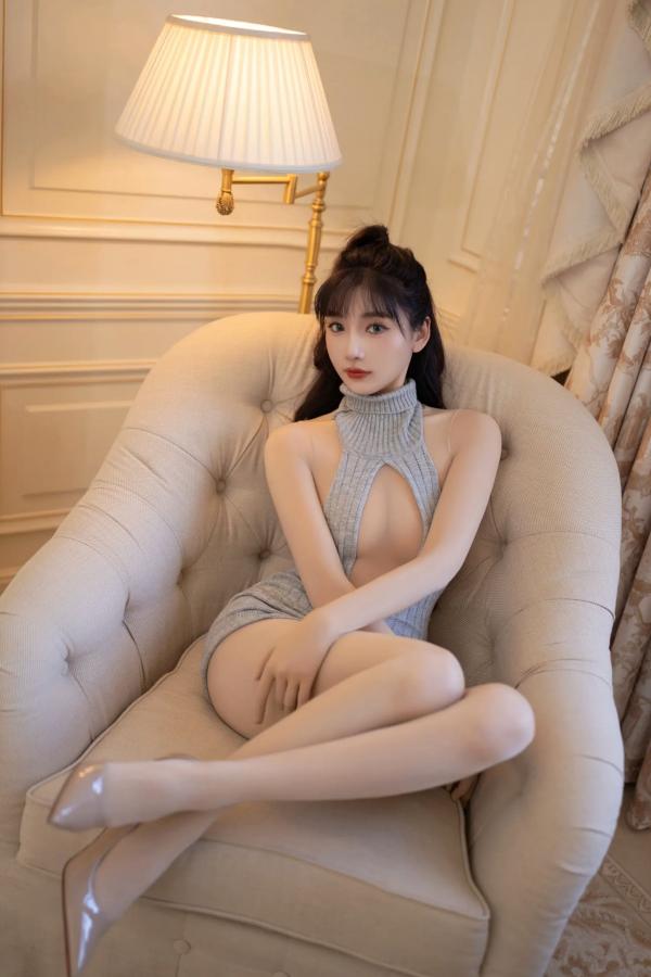 陆萱萱 萱萱Cecilia  陆萱萱肉色连体衣私房写真，极致诱惑的室内气质女神大尺度魅力呈现第12张图片