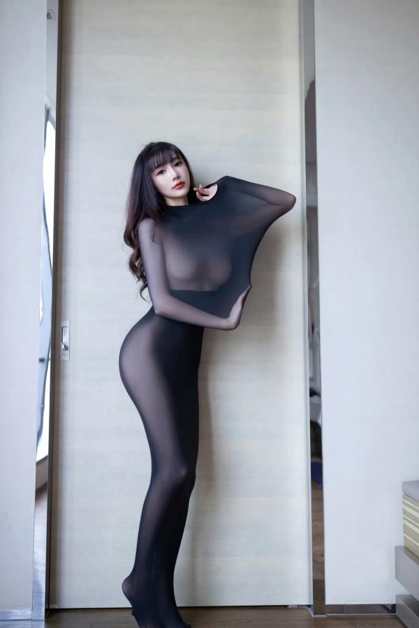 陆萱萱 萱萱Cecilia  陆萱萱 黑色连体丝袜 极致紧身曲线 室内私房摄影 诱惑美图[81P]第2张图片