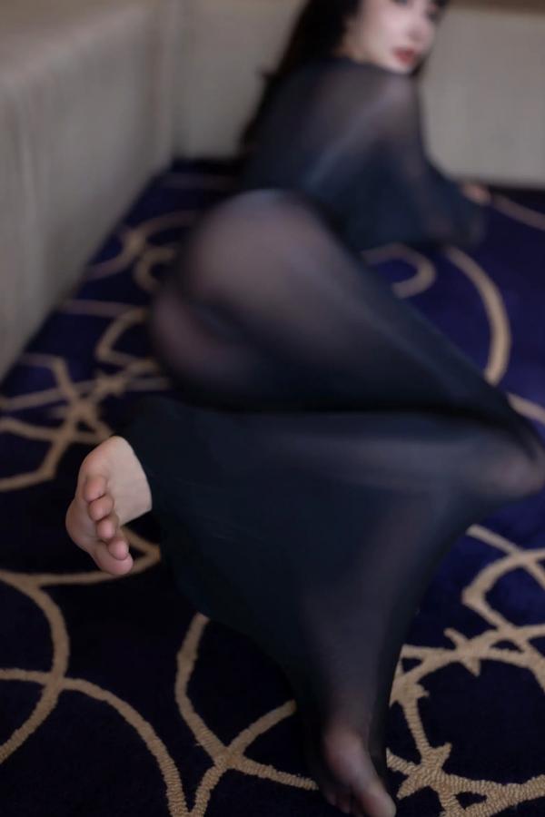 陆萱萱 萱萱Cecilia  陆萱萱 黑色连体丝袜 极致紧身曲线 室内私房摄影 诱惑美图[81P]第26张图片