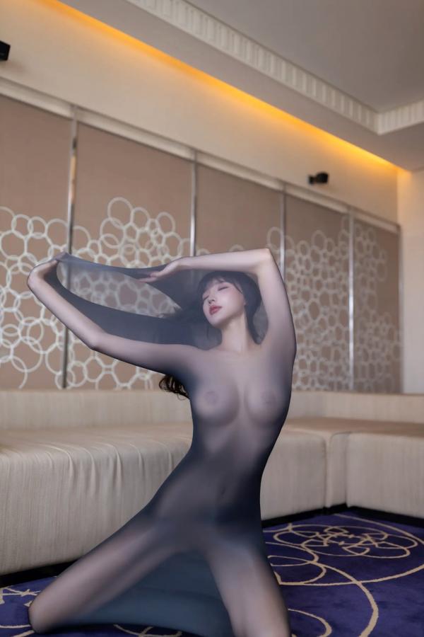 陆萱萱 萱萱Cecilia  陆萱萱 黑色连体丝袜 极致紧身曲线 室内私房摄影 诱惑美图[81P]第39张图片