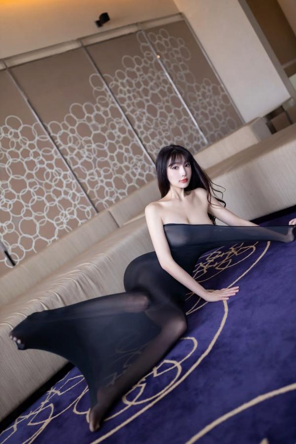 陆萱萱 萱萱Cecilia  陆萱萱 黑色连体丝袜 极致紧身曲线 室内私房摄影 诱惑美图[81P]第66张图片
