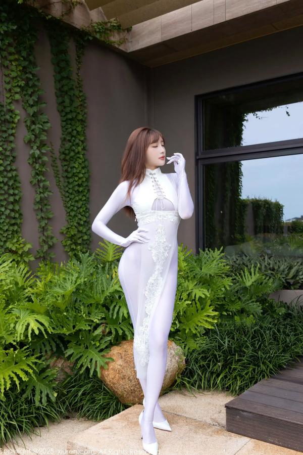 陆萱萱 萱萱Cecilia  [XiuRen] 秀人 2025.08.28 No.10704 陆萱萱 白色紧身衣极品私房大片，极致美感与诱惑身姿第2张图片